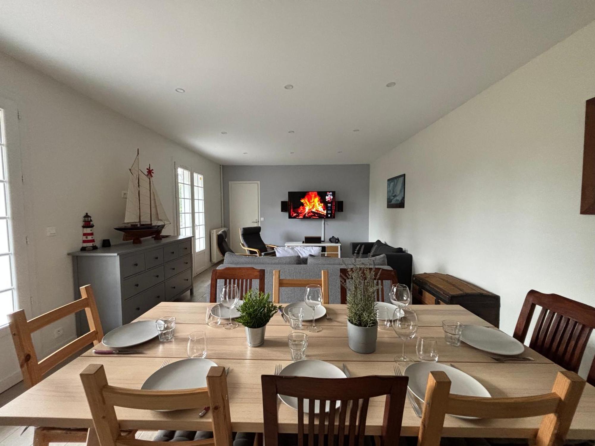 La Fromagerie Maison Lumineuse Et Spacieuse Beau Sejour 5 Ch 2 Wc 1 Sdb Grand Jardin Clos 5Mn A Pied Commerces 10 Mn Plage Omaha Beach Proche Plages Du Debarquement Trevieres Eksteriør bilde